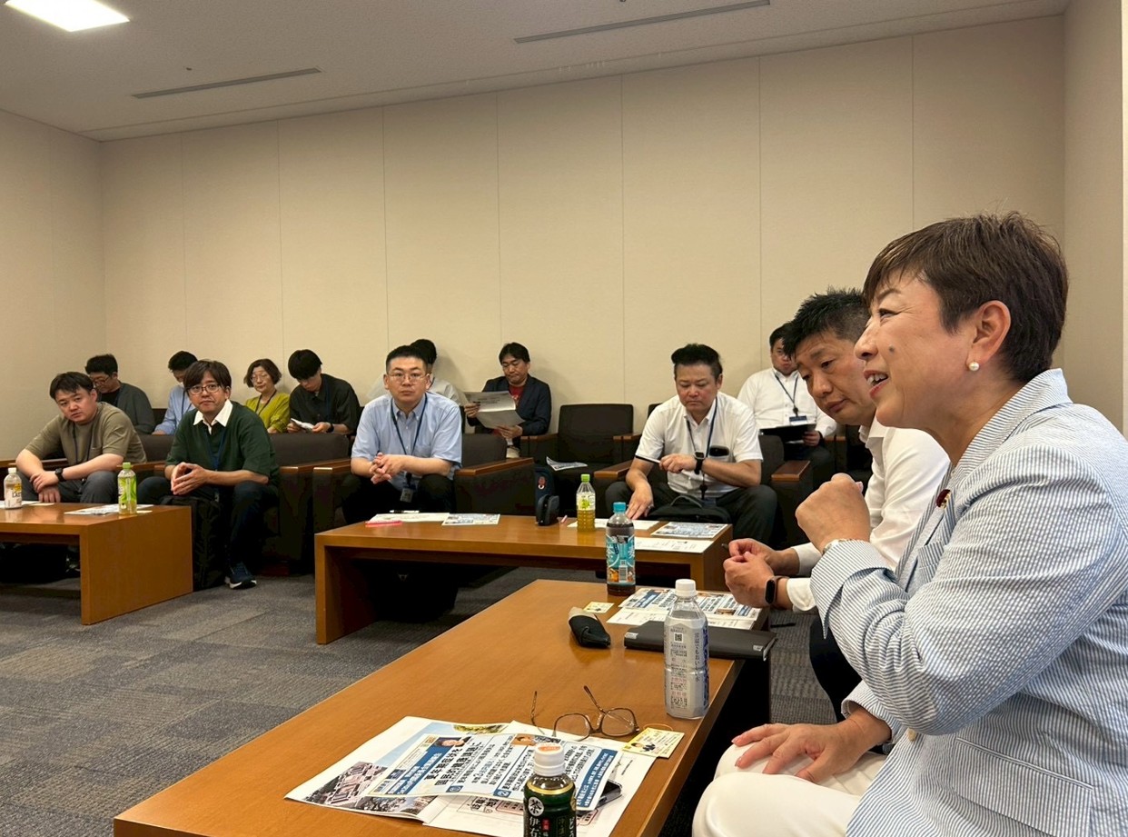 中濃地協　働く者の代表らと国会見学